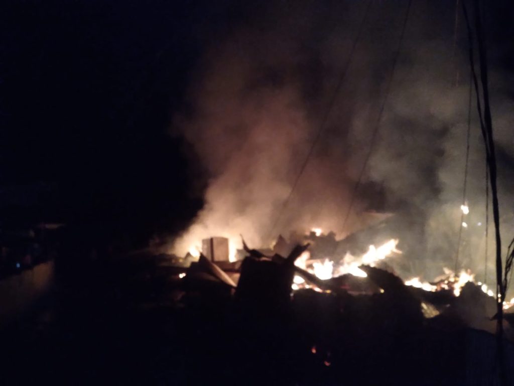 Pasar Andi Tadda Palopo Dilalap Api, Puluhan Kios dan Rumah Kos Ludes