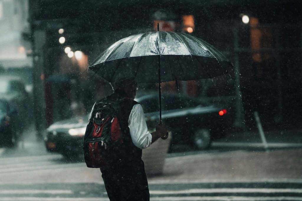 BMKG Peringatkan Hujan Petir dan Gelombang Tinggi di Sejumlah Wilayah