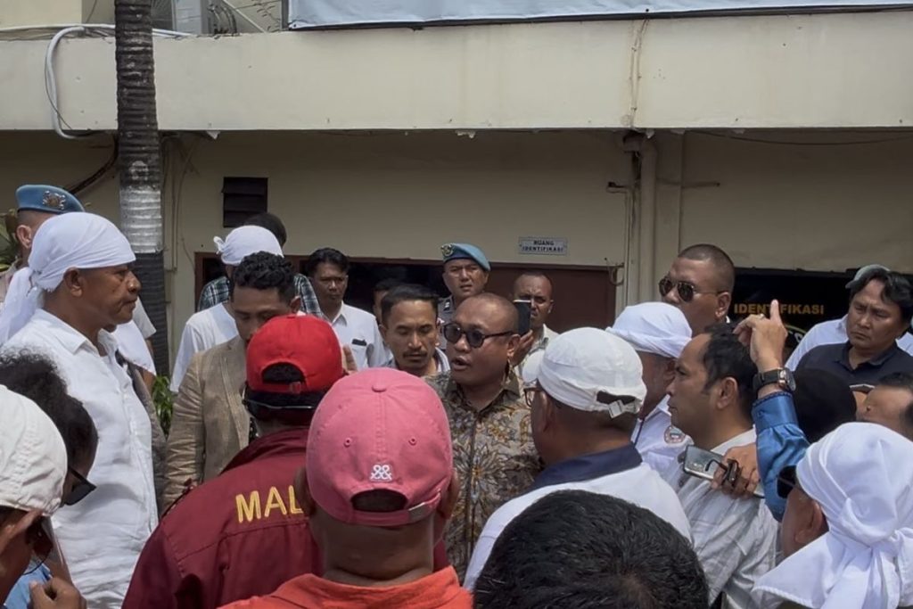 Massa Datangi Mapolres Depok Tuntut Keadilan Kasus Buruh Tewas