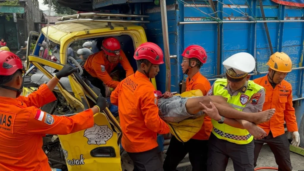 Kecelakaan Maut di Pantura Semarang–Kendal, Sopir Truk Tewas