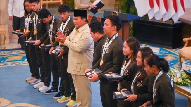 Prabowo Serahkan Bonus Atlet SEA Games 2025 di Istana