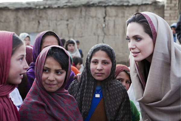 Angelina Jolie Tinjau Perbatasan Rafah, Tegaskan Dukungan untuk Palestina