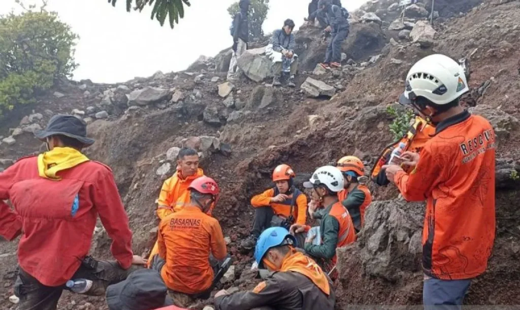 Pencarian Pendaki Hilang di Gunung Slamet Diperpanjang Dua Hari