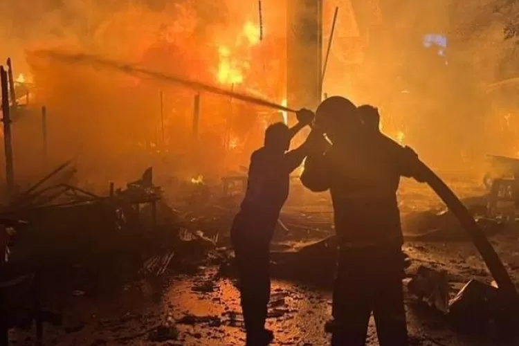 Api Lahap Gudang Kayu di Nganjuk, Kerugian Capai Puluhan Juta