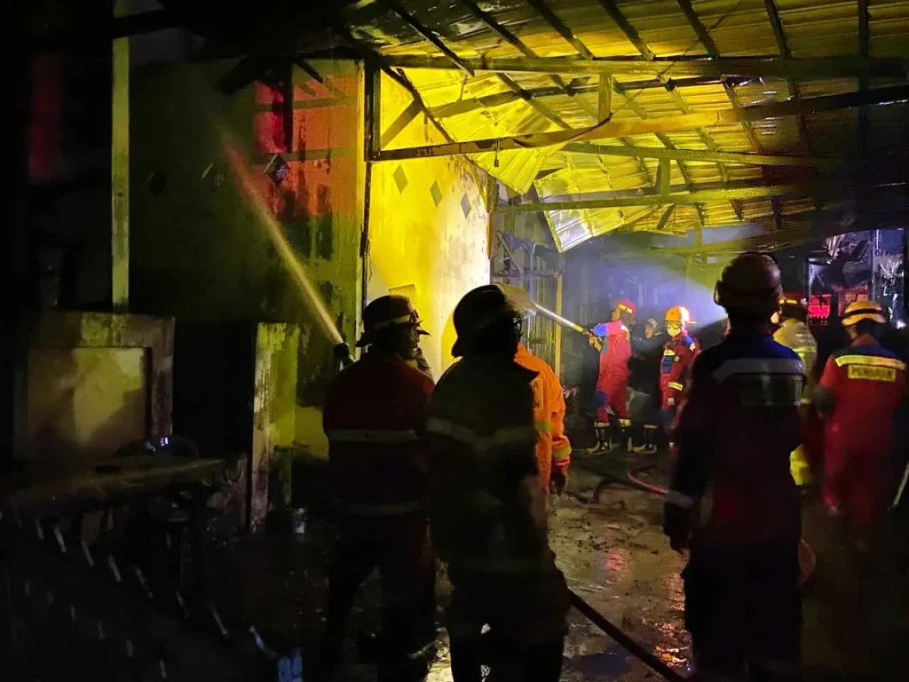 Rumah Dua Pintu di Balikpapan Tengah Terbakar Dini Hari