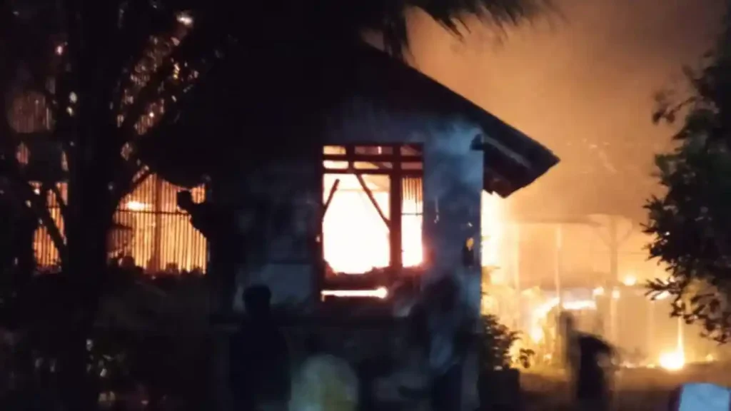Korsleting Listrik Bakar Kandang Ayam di Tulungagung