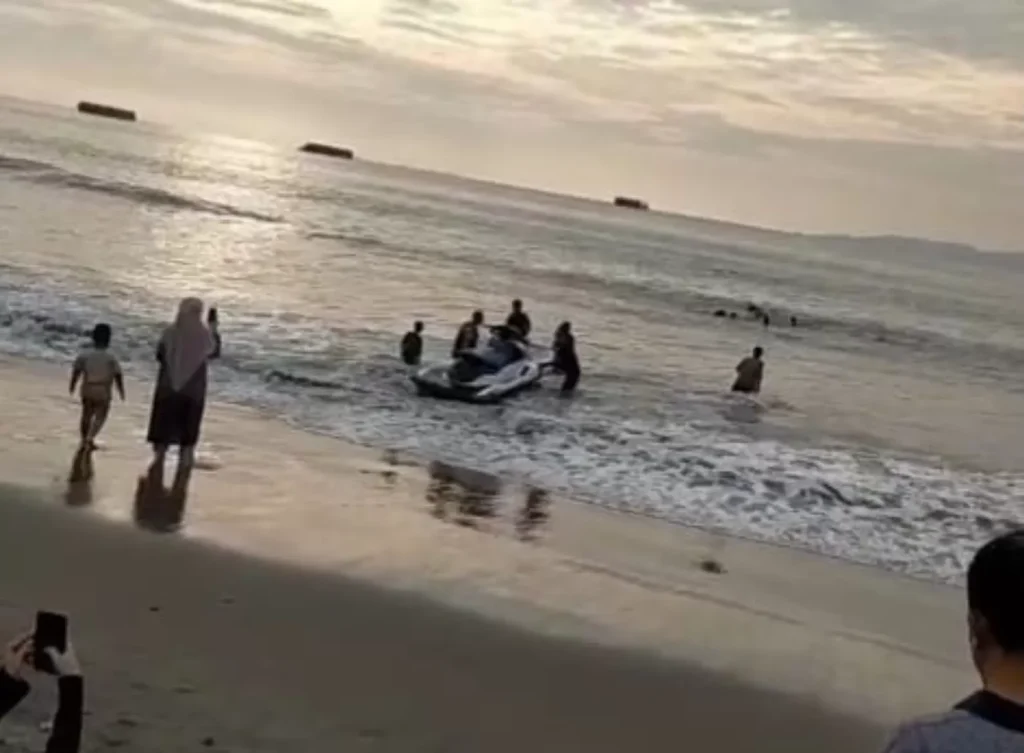 Terjang Ombak di Pantai Buffalo, Turis Arab Saudi Tewas