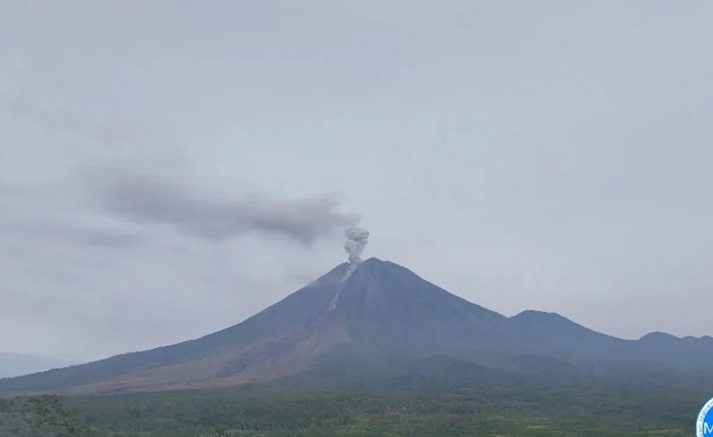 Aktivitas Erupsi Semeru Masih Tinggi, Puluhan Gempa Tercatat