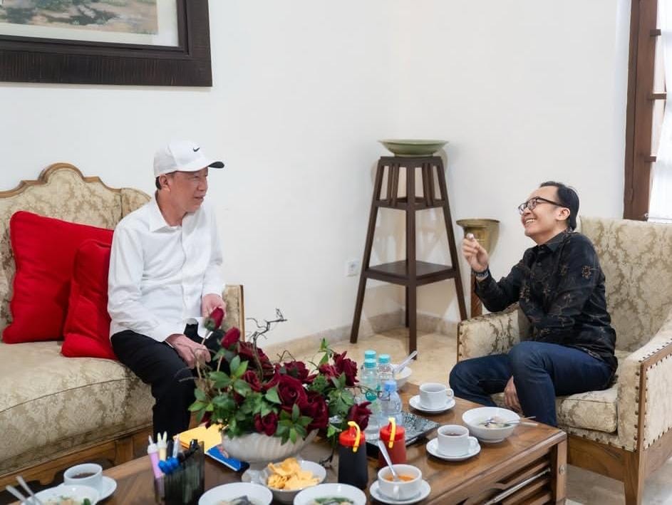 Momen Hangat Ari Lasso Dijamu Keluarga Jokowi