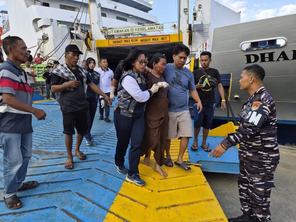 Kapal Feri Miring Saat Sandar di Pelabuhan Semayang, Satu Penumpang Tewas