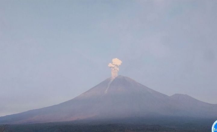 Gunung Semeru Erupsi Tiga Kali, Kolom Abu Capai 1 Kilometer