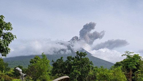 Gunung Ile Lewotolok Meletus Puluhan Kali dalam Enam Jam