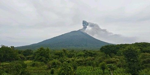 Gunung Ile Lewotolok Kembali Erupsi, Warga Diminta Waspada