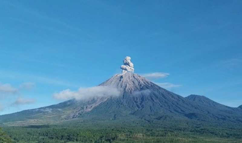 Gunung Semeru Kembali Erupsi, Masyarakat Diimbau Waspada
