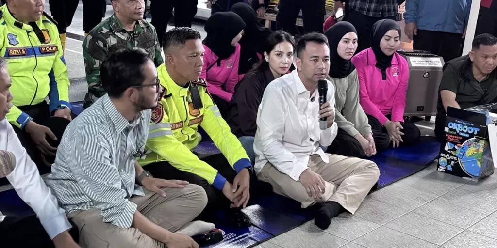 Raffi Ahmad Sampaikan Pesan Prabowo untuk Korban Longsor Cisarua