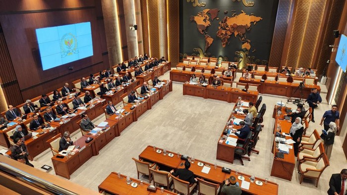 Menlu Sugiono Hadiri Raker Komisi I DPR, Bahas Program 2025–2026