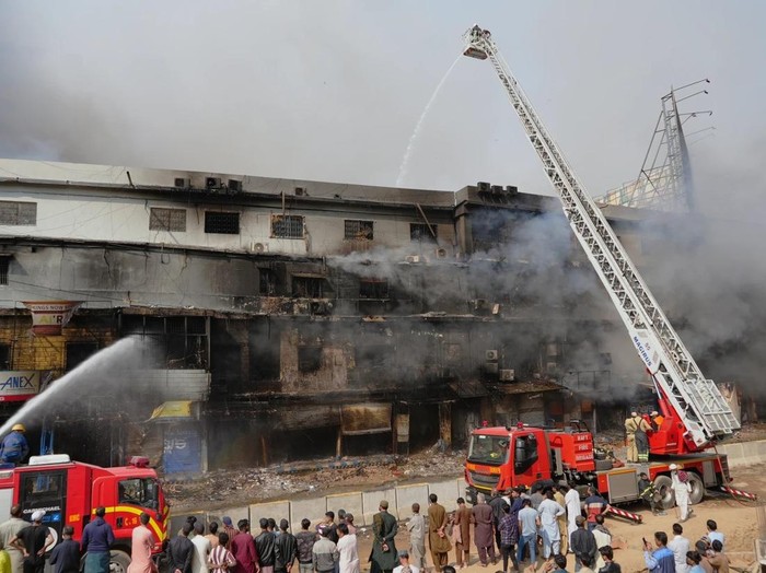 Korban Kebakaran Pusat Perbelanjaan Karachi Bertambah Jadi 14 Orang