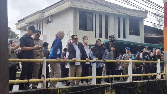 Pramono Anung Tinjau Normalisasi Kali Cakung Lama