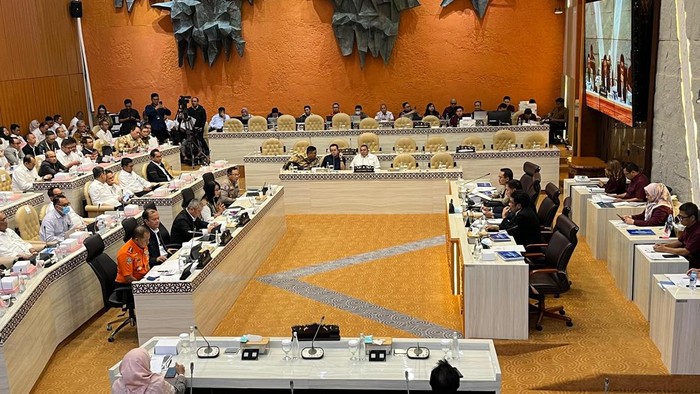 Pesawat ATR 42-500 Jatuh, DPR Sebut Ada Awan Tebal dan Gangguan Mesin