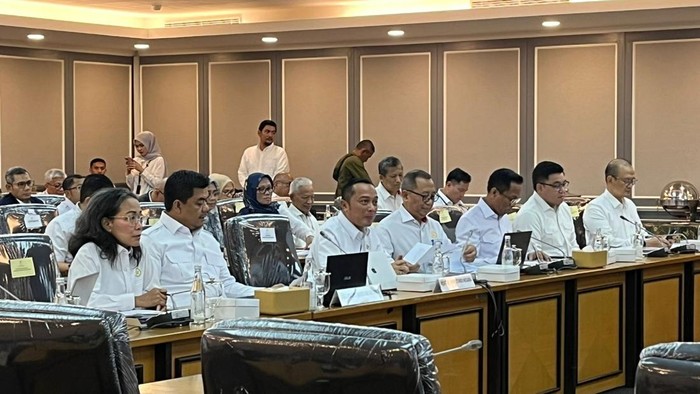 Pemerintah Tegaskan Perlindungan Pekerja Usai Izin 28 Perusahaan Dicabut