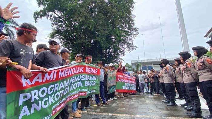 Demo Sopir Angkot di Balai Kota Bogor Picu Kemacetan