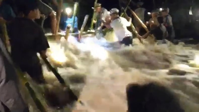 Tanggul Sungai Citarum Jebol, Permukiman Muara Gembong Terendam