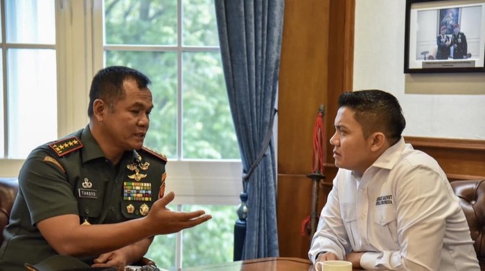 Seskab Teddy Bertemu Wakil Panglima TNI Bahas Program Strategis