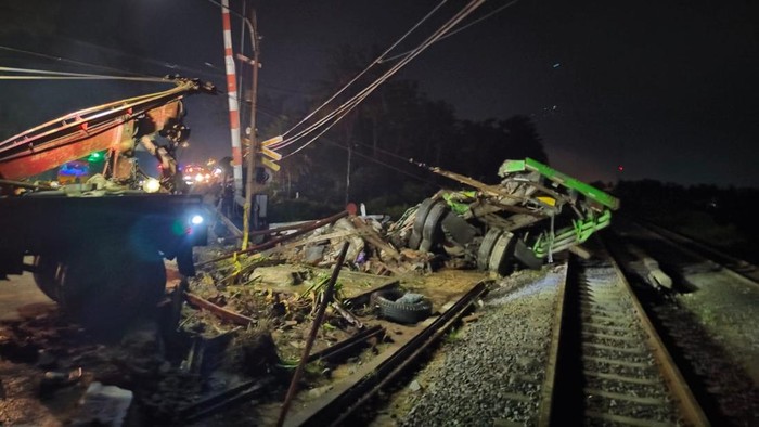 Kecelakaan KA Gajayana vs Truk di Kebumen, Satu Orang Tewas