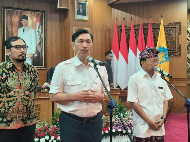Wayan Koster Minta Bantuan Luhut agar Bali Dapat Insentif Infrastruktur