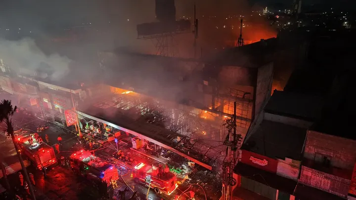 Kebakaran Pusat Perbelanjaan Cilacap, Damkar Masih Lakukan Pendinginan