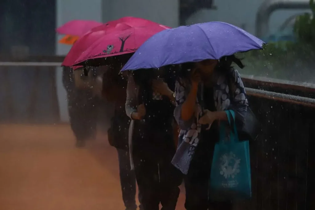 BMKG Peringatkan Hujan Lebat Saat Imlek