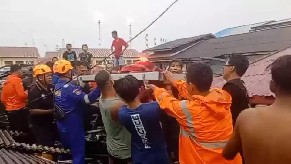 Hujan Deras dan Angin Kencang, Rumah Ambruk Tewaskan Warga di Balikpapan