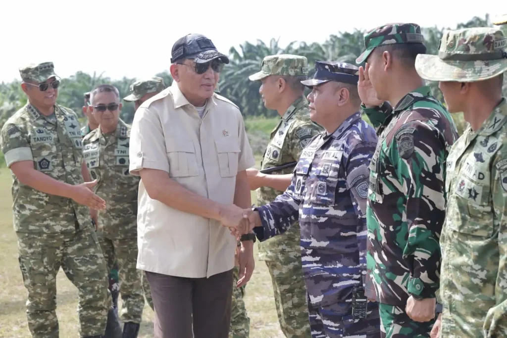 Menhan Tinjau Pengerukan Muara Kuala di Aceh Tamiang