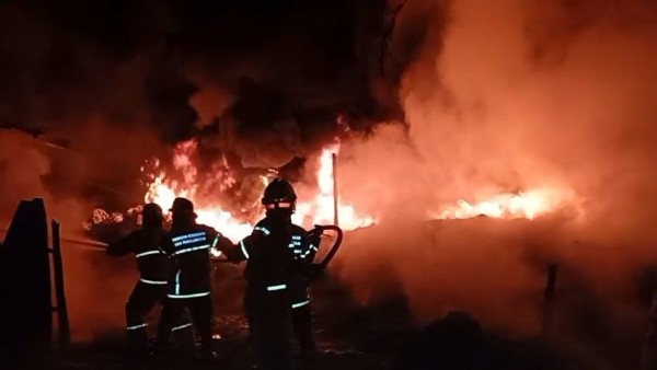 Gudang Rongsokan di Balikpapan Terbakar Dini Hari