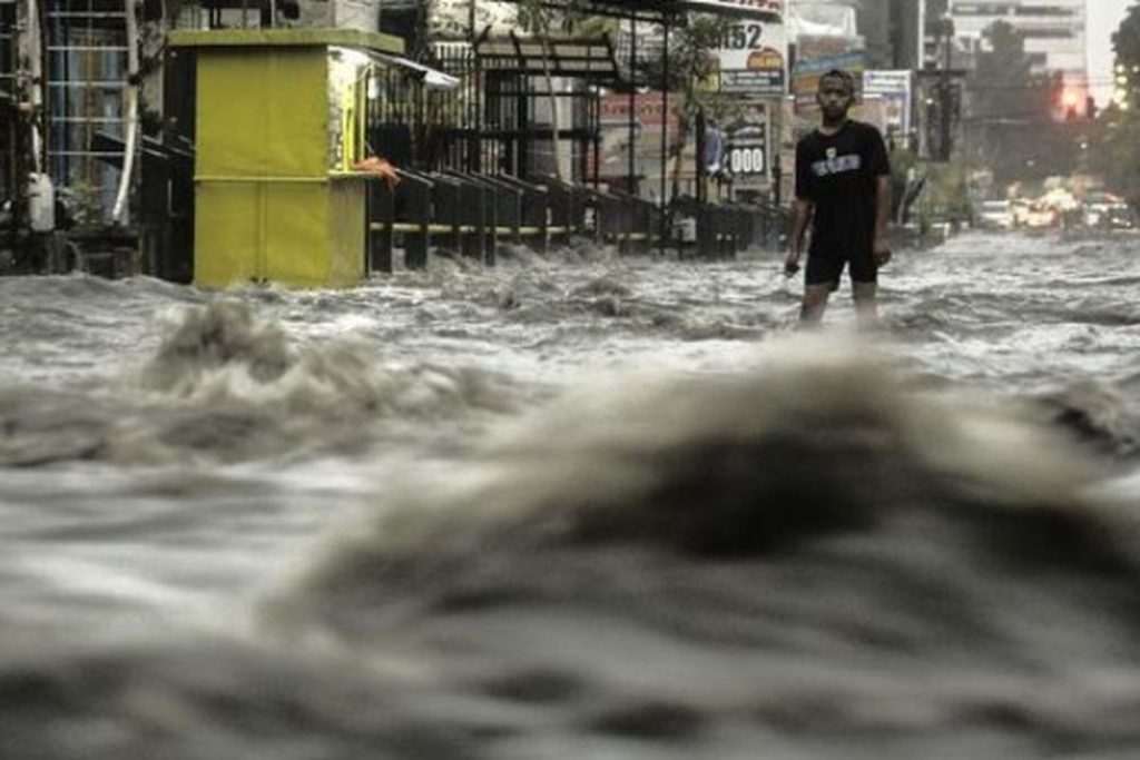 Jakarta Diguyur Hujan Deras Sejak Dini Hari, 31 RT Terendam Banjir
