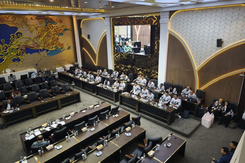 Baleg DPR Rapat dengan PGRI Bahas Nasib Guru Honorer