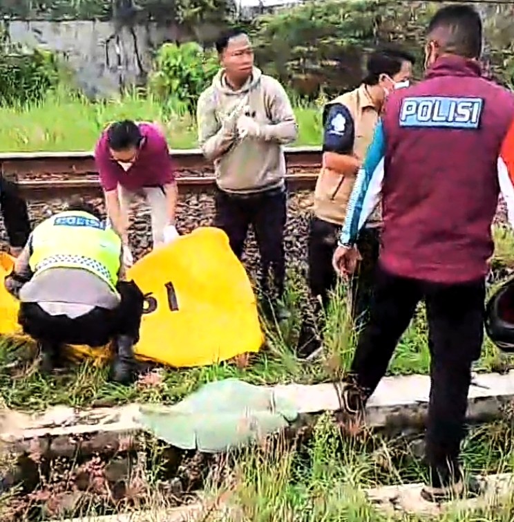 Tiga Remaja Perempuan Tewas Tertabrak KA di Batang