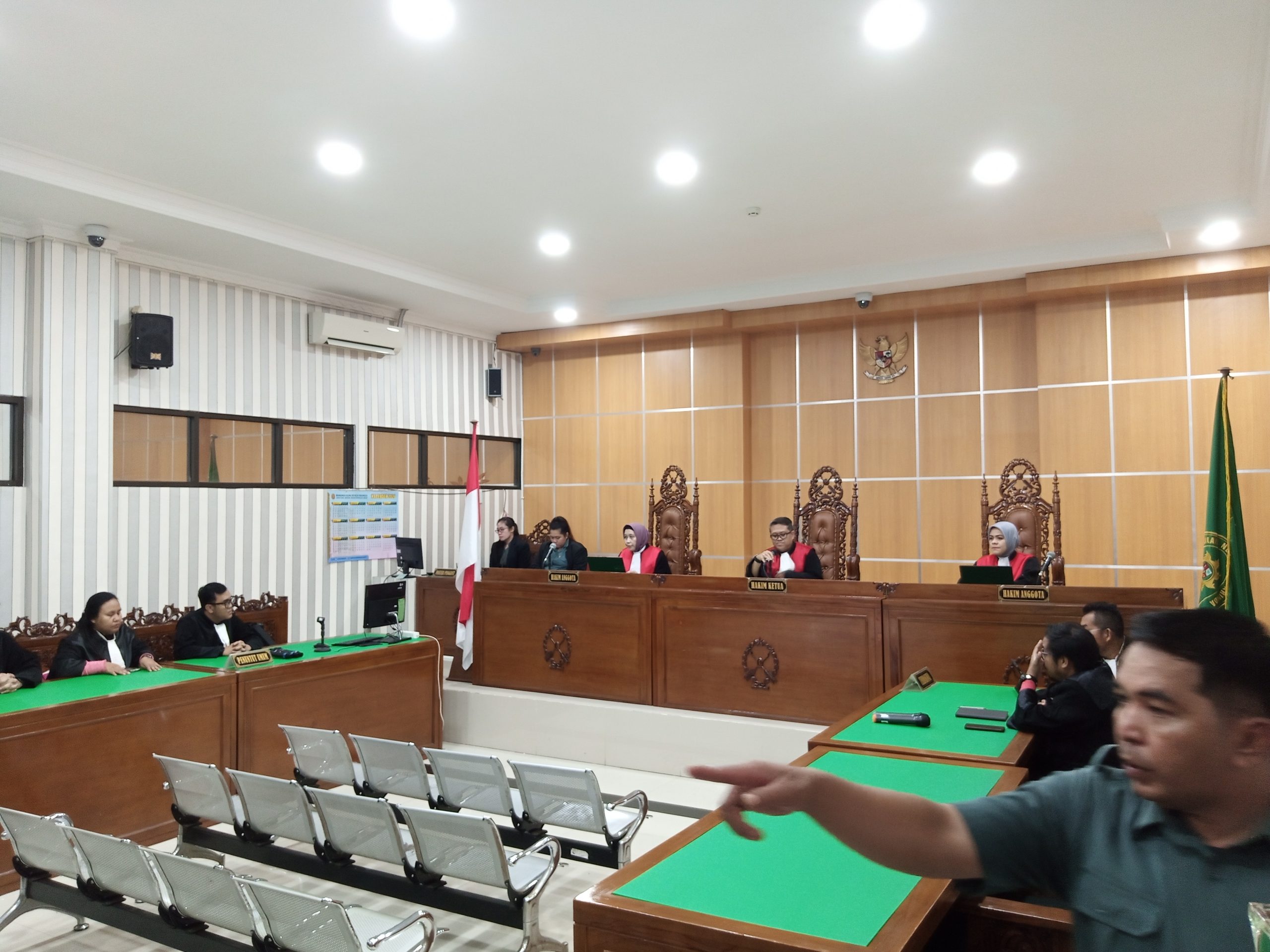 Vonis Ringan Penembakan Crown Picu Kontroversi