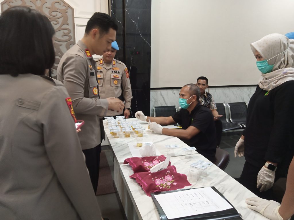 38 Pejabat Polresta Samarinda Jalani Tes Urin