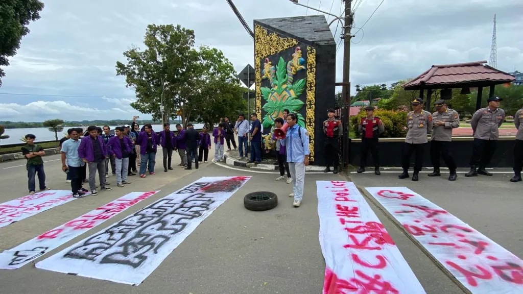 Aksi Mahasiswa di Polres Kukar Soroti Kekerasan Aparat
