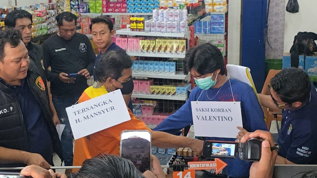 Rekonstruksi Penikaman di Balikpapan Diwarnai Emosi Warga