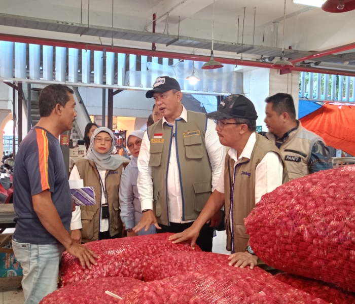 Dirut Bulog Pantau Harga dan Ketersediaan Pangan di Semarang