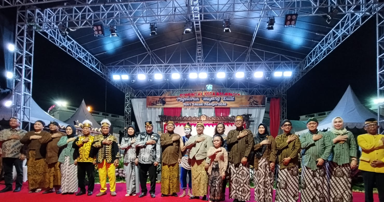 Ribuan Warga Padati BSCC Dome Saksikan Wayang Kulit Polri