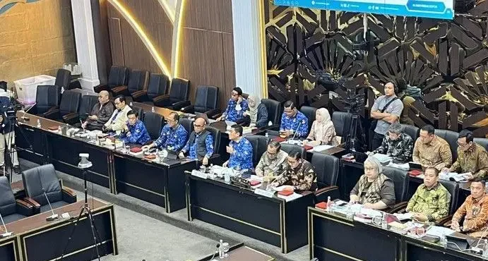 Baleg DPR Bahas RUU Komoditas Strategis Bersama Kemendag–Kementan