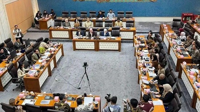 DPR Kritik Menpar karena Jawab Pertanyaan Lewat Medsos