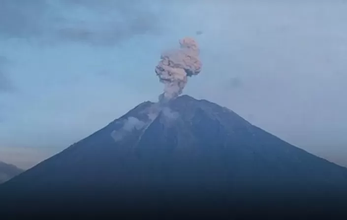 Gunung Semeru Erupsi Pagi Ini, Kolom Abu Capai 1.000 Meter