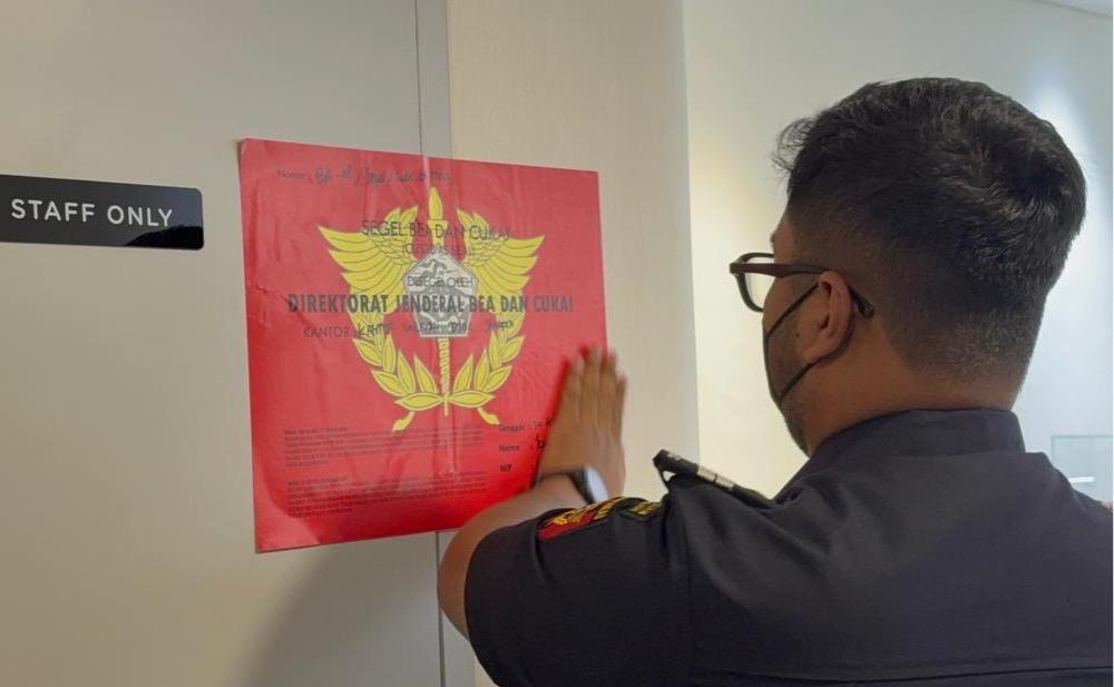 Bea Cukai Segel Toko Perhiasan Mewah di Pluit
