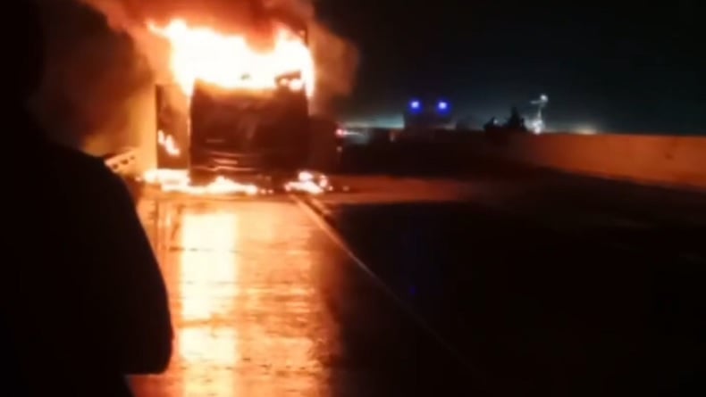 Bus PO Haryanto Hangus Terbakar di Tol Pemalang–Batang