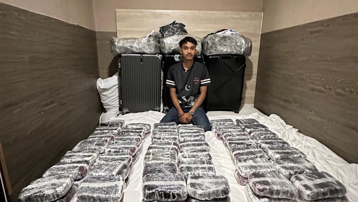 WN Malaysia Ditangkap, 99.600 Pil Happy Five Disita di Dumai