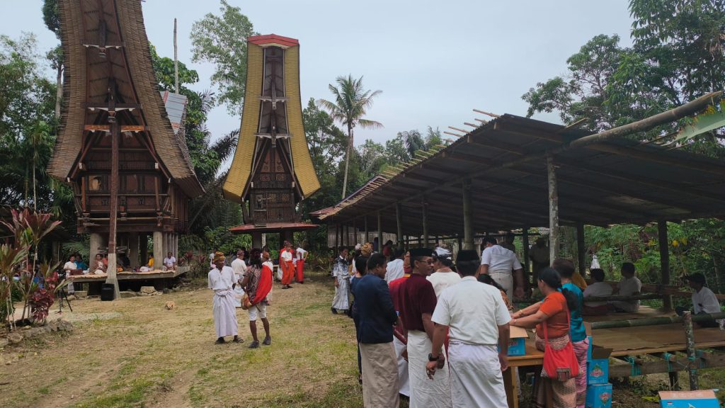 Pandji Jalani Peradilan Adat di Tongkonan Layuk Kaero